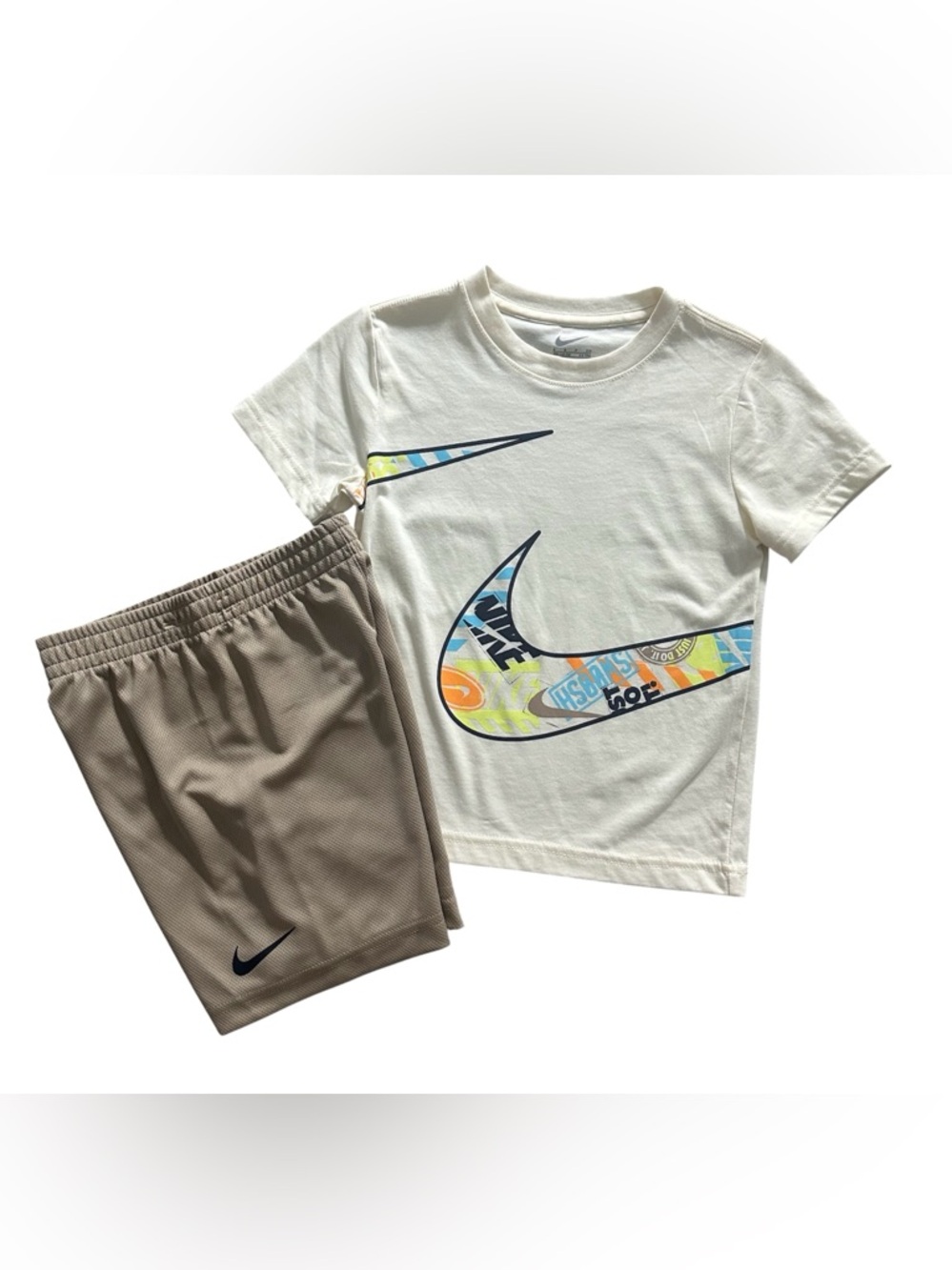 Boys Size 5 Nike 2 Piece Set NWT Shirt & Shorts Swoosh Logo Athletic Outfit